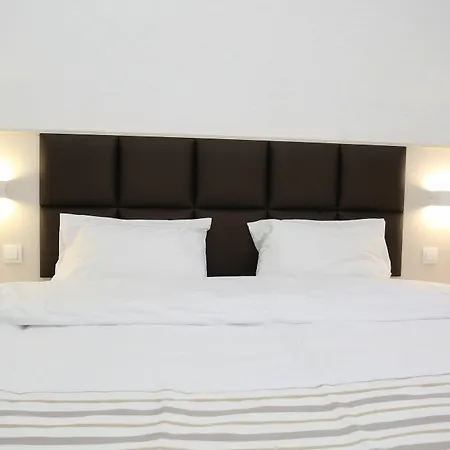 莱帕斯公寓 公寓 *